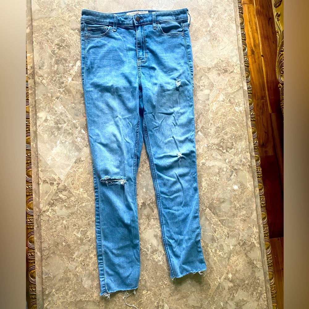 Hollister High rise Skinny distressed jeans